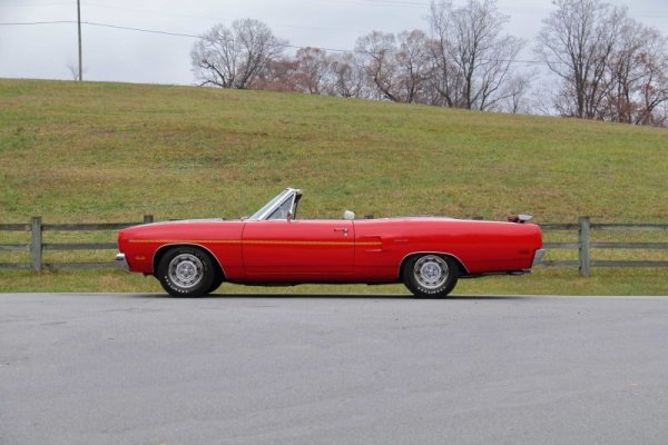 1970-plymouth-road-runner-convertible-is-a-rare-mopar-with-a-6-bbl-secret_9.jpg