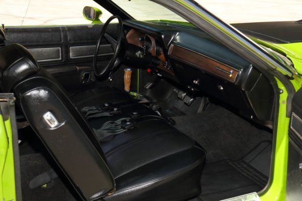 sassy-grass-1971-road-runner-with-super-rare-hemi-setup-sells-for-big-money_4.jpg