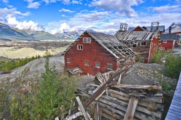 21306eb1-f783-4440-916b-251c1cf4bcbb-kennecott-ghost-town-alaska.jpg