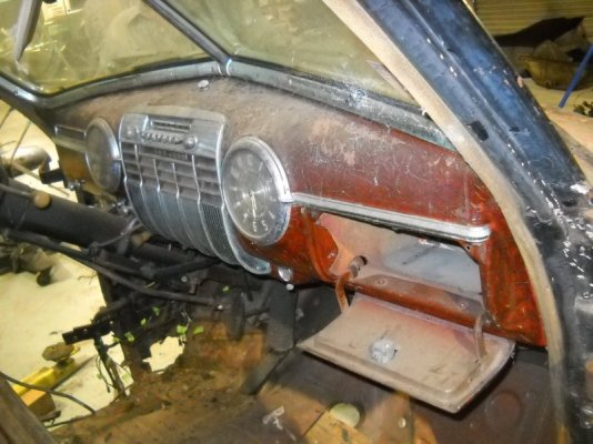 in-1941-cadillac-made-a-car-with-two-radios-and-five-power-windows-for-an-abdicator_35.jpg