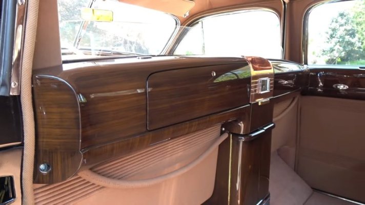 in-1941-cadillac-made-a-car-with-two-radios-and-five-power-windows-for-an-abdicator_20.jpg