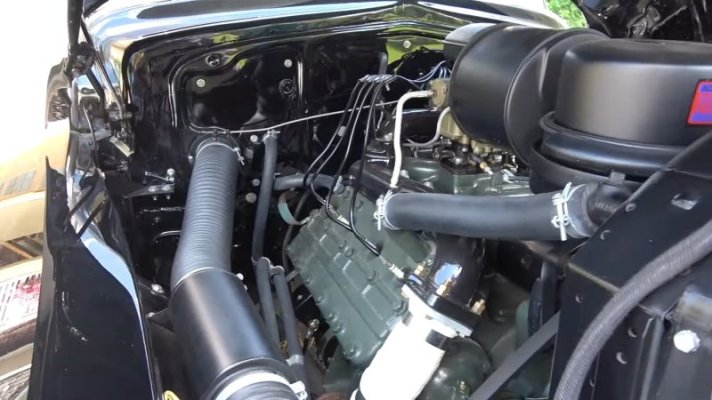 in-1941-cadillac-made-a-car-with-two-radios-and-five-power-windows-for-an-abdicator_13.jpg
