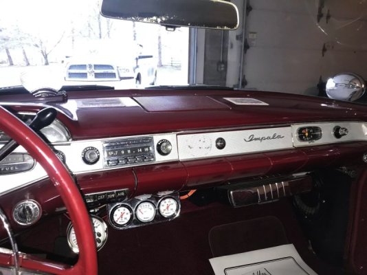 dealer-sells-babied-1958-chevy-impala-348-tri-power-the-odometer-shows-3975-miles_13.jpg