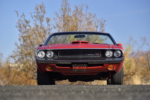 1970-dodge-challenger-looks-like-a-1-of-5-six-figure-gem-but-there-s-a-catch_3.jpg