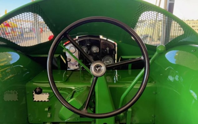 1957-john-deere-interior-1280x720.jpeg