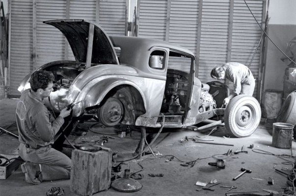 hrxs-1110w-vintage-garage-scenes-05.jpg