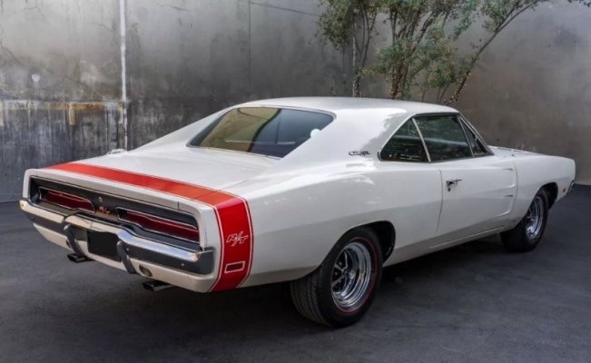 mopar-expert-restores-1969-dodge-charger-r-t-rare-unusual-original-color-combination-246331_1.jpg