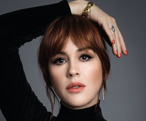 Molly-Ringwald-2022-photo-1-e1682793810604.jpg