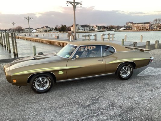 owner-sells-a-1970-gto-judge-maintained-by-a-pontiac-mechanic-allegedly-very-rare-246631_1.jpeg