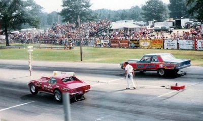 Jesse Bellew vs Bob Marshall 1980 IHRA Northern nts Milan 03 06 13.jpg