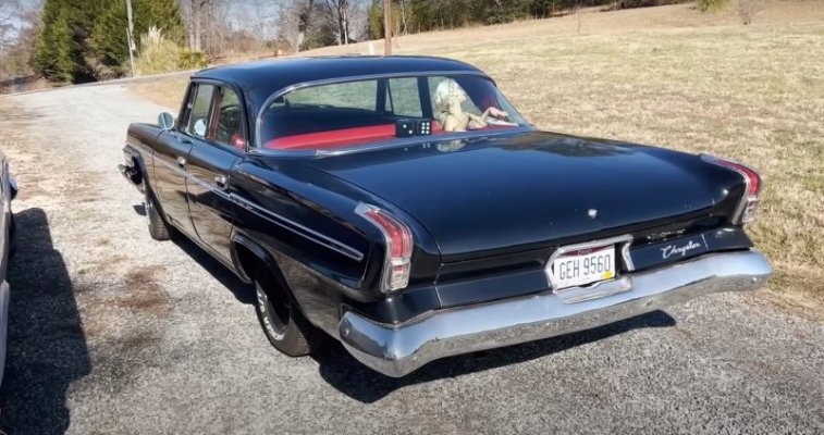 1962-chrysler-newport-is-an-oddball-survivor-with-a-rare-surprise-inside_13.jpg