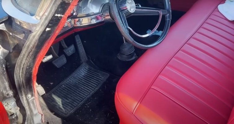 1962-chrysler-newport-is-an-oddball-survivor-with-a-rare-surprise-inside_2.jpg