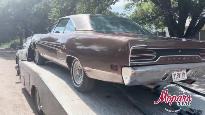 1970-plymouth-gtx-stayed-in-the-family-for-55-years-owners-didn-t-know-about-a-v8-secret_22.jpg