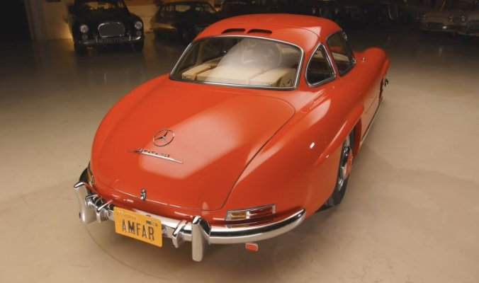 jay-leno-drives-the-last-300-sl-gullwing-mercedes-stopped-production-after-this-car_5.jpg