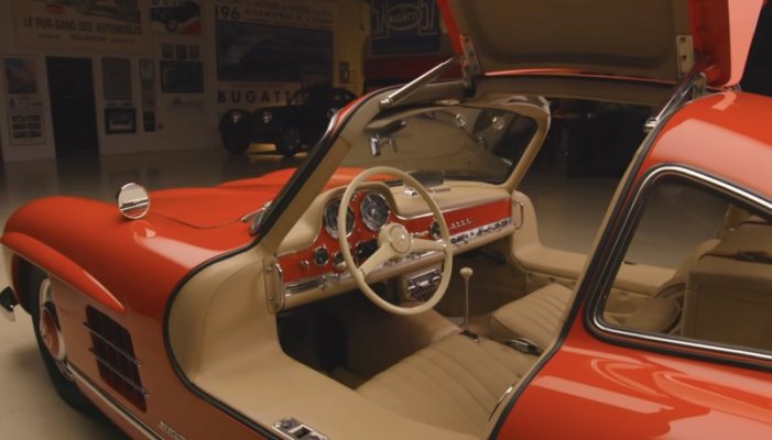 jay-leno-drives-the-last-300-sl-gullwing-mercedes-stopped-production-after-this-car_4.jpg
