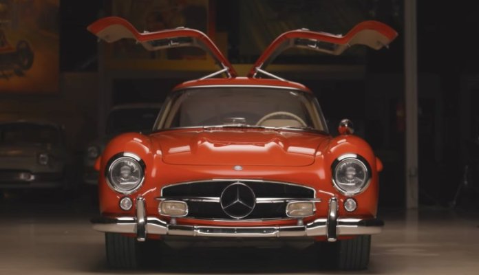 jay-leno-drives-the-last-300-sl-gullwing-mercedes-stopped-production-after-this-car_1.jpg