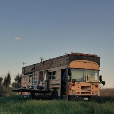 the-b-wagon-bus-is-a-cozy-mobile-home-with-two-huge-decks-and-a-warm-and-snug-interior_24.jpg