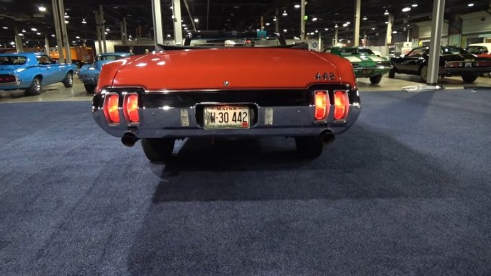 1970-oldsmobile-4-4-2-w30-ragtop-fires-up-after-a-ten-year-restoration-hides-rare-secret_11.jpg