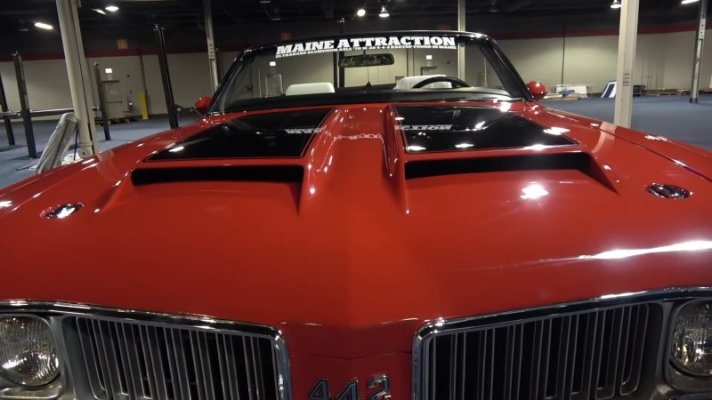 1970-oldsmobile-4-4-2-w30-ragtop-fires-up-after-a-ten-year-restoration-hides-rare-secret_4.jpg