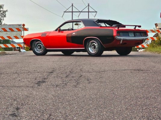 1971-cuda-4406-sat-42-years-in-a-garage-owner-wanted-400k-now-it-s-back-on-the-road-246995_1.jpg