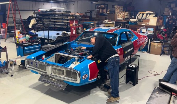 richard-petty-s-1974-dodge-charger-awakens-from-hibernation-426-hemi-roars-like-thunder-247261_1.jpg