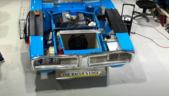 richard-petty-s-1974-dodge-charger-awakens-from-hibernation-426-hemi-roars-like-thunder_9.jpg