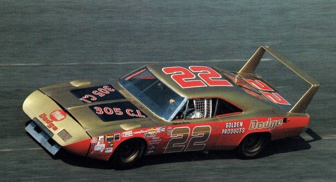 016-rossi-bill-mario-wing-car-305-nascar-660x358.jpg