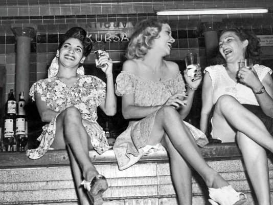 how-to-nurture-female-friendships-inline.jpg