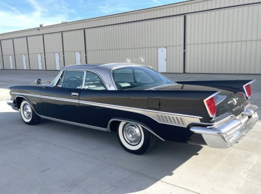 1959-chrysler-new-yorker-looks-like-it-rules-the-world-it-aged-like-fine-wine_6.jpg