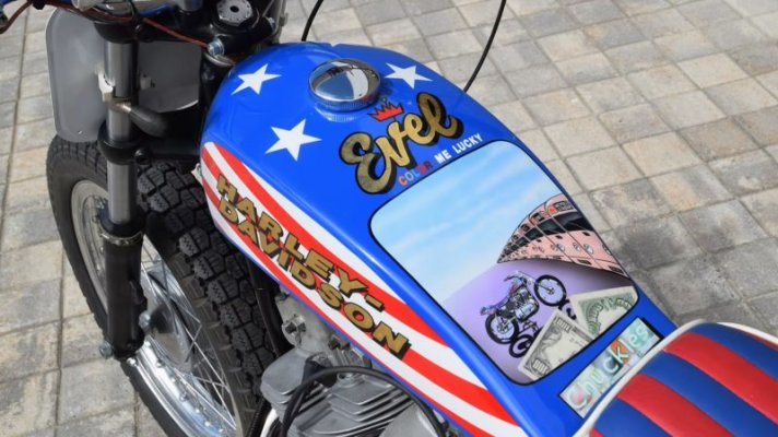evel-knievel-harley-davidson-tribute-8.jpg