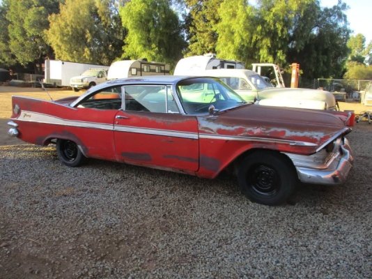 classic-parts-dealer-sells-1959-sport-fury-desert-car-a-dog-jumped-on-the-roof_1.jpg