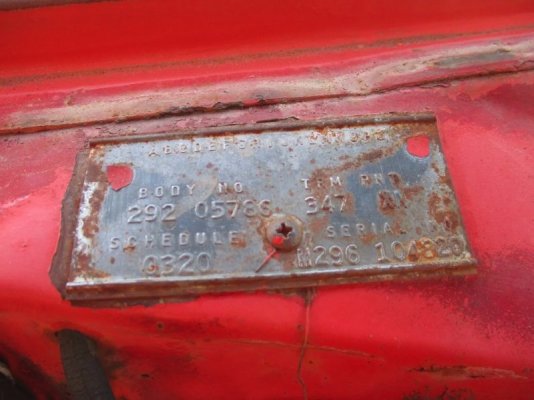 classic-parts-dealer-sells-1959-sport-fury-desert-car-a-dog-jumped-on-the-roof_4.jpg