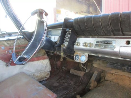 classic-parts-dealer-sells-1959-sport-fury-desert-car-a-dog-jumped-on-the-roof_8.jpg