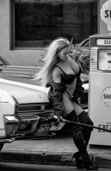 Chevelle SS Girl.jpg