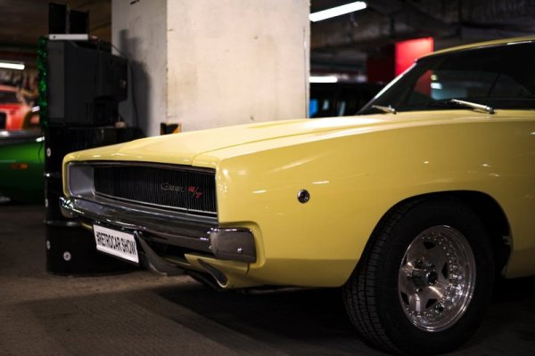 free-photo-of-a-yellow-vintage-dodge-charger.jpeg