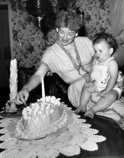 american-comedienne-and-actress-lucille-ball-reaches-for-a-news-photo-1666286672.jpg