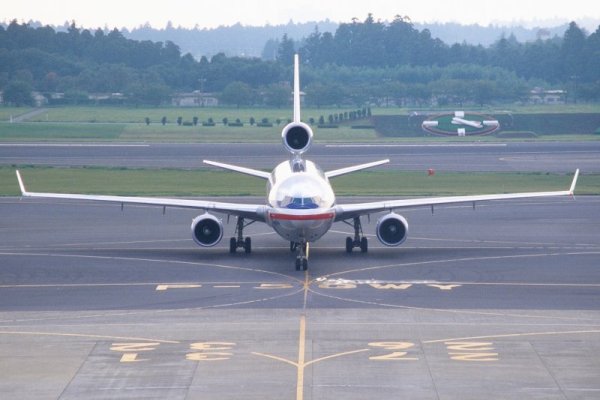 American_Airlines_MD-11_(6202604363).jpg
