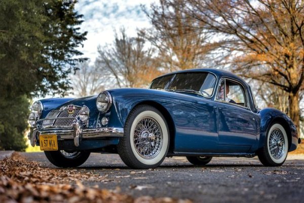 1957_MG_MGA_1500_Coupe_Mineral_Blue_Jim_Cheatham_001.jpg
