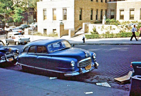City-Street-Scene-with-1940-and-1950s-Cars-760x519-1.jpg