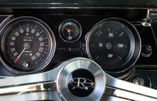 us-navy-pilot-kept-this-buick-riviera-for-40-years-he-used-to-call-her-betsy_11.jpg