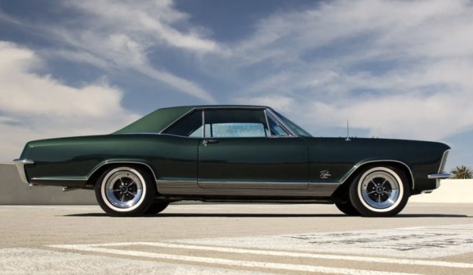 us-navy-pilot-kept-this-buick-riviera-for-40-years-he-used-to-call-her-betsy_6.jpg