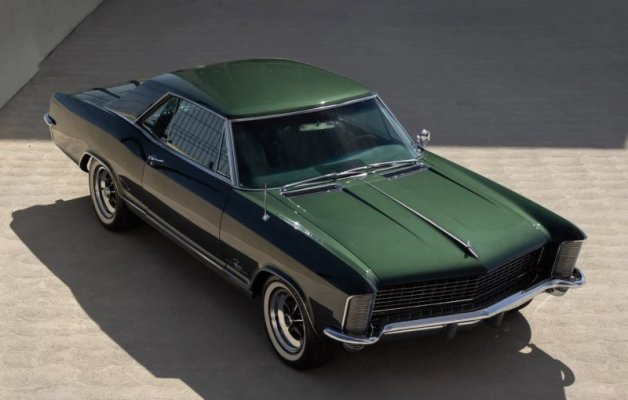 us-navy-pilot-kept-this-buick-riviera-for-40-years-he-used-to-call-her-betsy_4.jpg