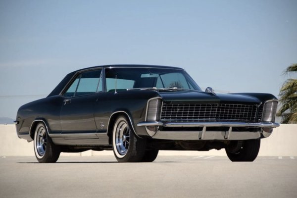 us-navy-pilot-kept-this-buick-riviera-for-40-years-he-used-to-call-her-betsy-249007_1.jpg