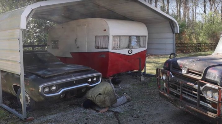 1971-road-runner-parked-for-decades-is-a-true-time-capsule-rare-v8-wants-to-live_5.jpg