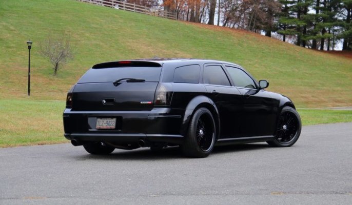 5-solid-reasons-to-buy-a-used-dodge-magnum-srt-8_8.jpg