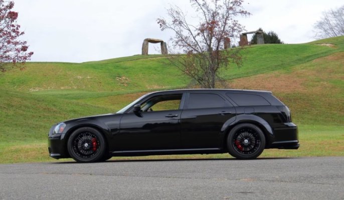 5-solid-reasons-to-buy-a-used-dodge-magnum-srt-8_6.jpg