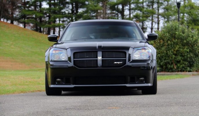 5-solid-reasons-to-buy-a-used-dodge-magnum-srt-8_4.jpg