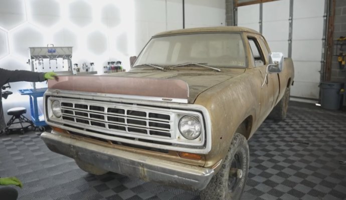 1975-dodge-power-wagon-spent-37-years-parked-the-time-has-come-for-it-to-shine-again_2.jpg