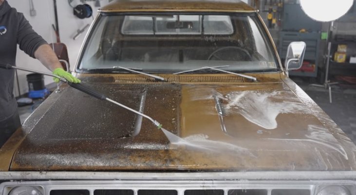 1975-dodge-power-wagon-spent-37-years-parked-the-time-has-come-for-it-to-shine-again_8.jpg
