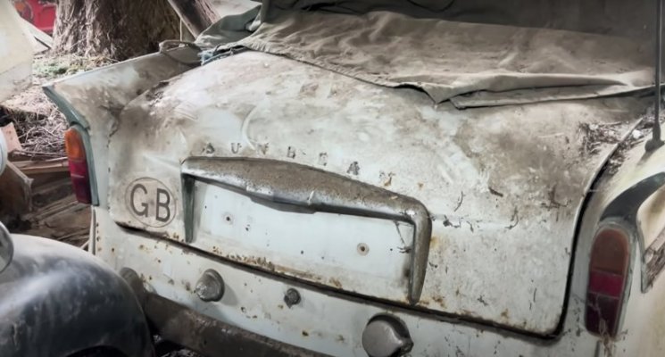 barn-find-hunters-explore-abandoned-property-find-rare-classics-and-armored-ferret_6.jpg